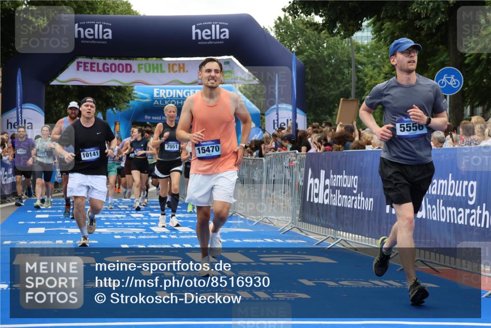 29.06.2025 - hella hamburg halbmarathon Strokosch-Dieckow http://msf.ph/oto/8516930 29.06.2025 11:20:07 Ziel 1973, 3030, 4383, 4797, 5556, 6207, 6533, 7051, 7075, 7792, 9717, 10141, 10540, 10663, 11434, 12618, 13342, 13678, 13851, 14550, 14664, 14760, 15470, 16569, 16925, 17739, 17799, 18076 meine-sportfotos.de