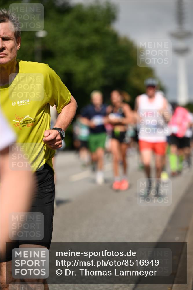 29.06.2025 - hella hamburg halbmarathon Dr. Thomas Lammeyer http://msf.ph/oto/8516949 29.06.2025 10:03:38 Kennedybrücke 1125, 1319, 1595, 1642, 1834, 1914, 1955, 2282, 2364, 2391, 2432, 2676, 2910, 3279, 3668, 3836, 4120, 4426, 4837, 5015, 5134, 5277, 5299, 5420, 6414, 6415, 6587, 7033, 7037, 7547, 8223, 8285, 8330, 8542, 8652, 8929, 9488, 9903, 9907, 9984, 10020, 10093, 10518, 10519, 11039 meine-sportfotos.de