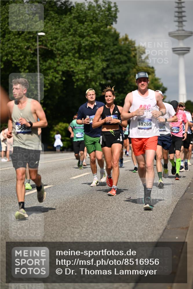 29.06.2025 - hella hamburg halbmarathon Dr. Thomas Lammeyer http://msf.ph/oto/8516956 29.06.2025 10:03:39 Kennedybrücke 1125, 1319, 1595, 1642, 1834, 1914, 1955, 2282, 2364, 2391, 2432, 2676, 2910, 3279, 3668, 3836, 4120, 4231, 4426, 4837, 5015, 5134, 5277, 5299, 5420, 6414, 6415, 6587, 7033, 7037, 7547, 8223, 8285, 8330, 8542, 8652, 8929, 9488, 9903, 9907, 9984, 10020, 10093, 10518, 10519, 11039 meine-sportfotos.de