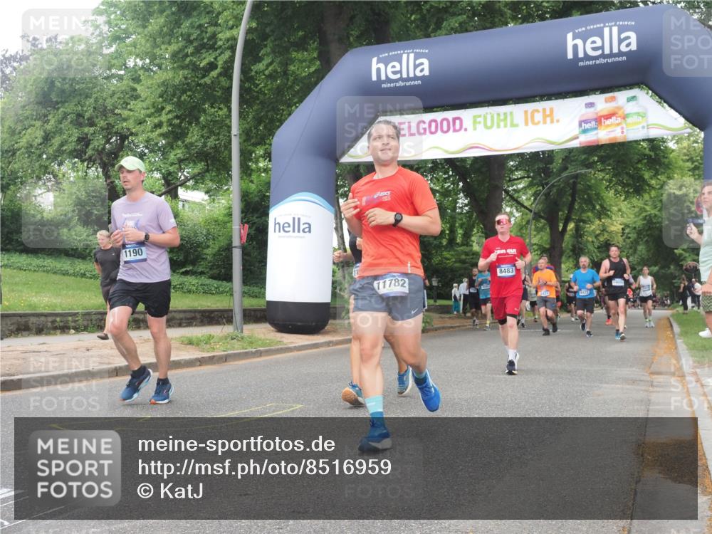 29.06.2025 - hella hamburg halbmarathon KatJ http://msf.ph/oto/8516959 29.06.2025 10:47:47 Zwischen KM18-KM19 1006, 1190, 1414, 2011, 2322, 2323, 8483 meine-sportfotos.de