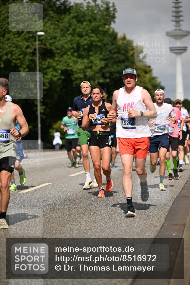 29.06.2025 - hella hamburg halbmarathon Dr. Thomas Lammeyer http://msf.ph/oto/8516972 29.06.2025 10:03:39 Kennedybrücke 1125, 1319, 1595, 1642, 1834, 1914, 1955, 2282, 2364, 2391, 2432, 2676, 2910, 3279, 3668, 3836, 4120, 4231, 4426, 4837, 5015, 5134, 5277, 5299, 5420, 6414, 6415, 6587, 7033, 7037, 7547, 8223, 8285, 8330, 8542, 8652, 8929, 9488, 9903, 9907, 9984, 10020, 10093, 10518, 10519, 11039 meine-sportfotos.de