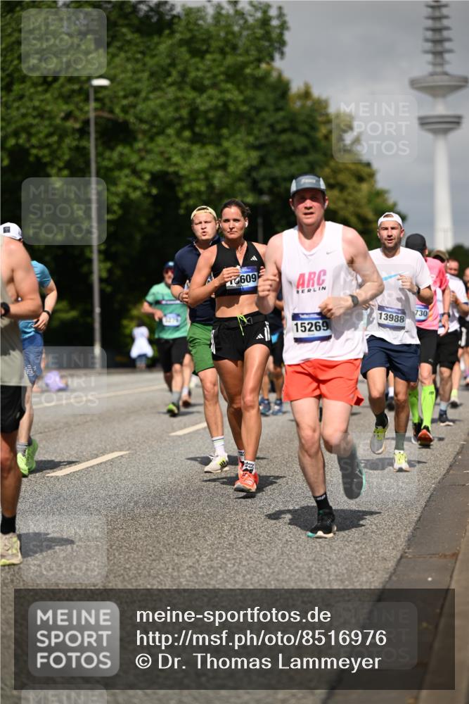 29.06.2025 - hella hamburg halbmarathon Dr. Thomas Lammeyer http://msf.ph/oto/8516976 29.06.2025 10:03:39 Kennedybrücke 1125, 1319, 1595, 1642, 1834, 1914, 1955, 2282, 2364, 2391, 2432, 2676, 2910, 3279, 3668, 3836, 4120, 4231, 4426, 4837, 5015, 5134, 5277, 5299, 5420, 6414, 6415, 6587, 7033, 7037, 7547, 8223, 8285, 8330, 8542, 8652, 8929, 9488, 9903, 9907, 9984, 10020, 10093, 10518, 10519, 11039 meine-sportfotos.de