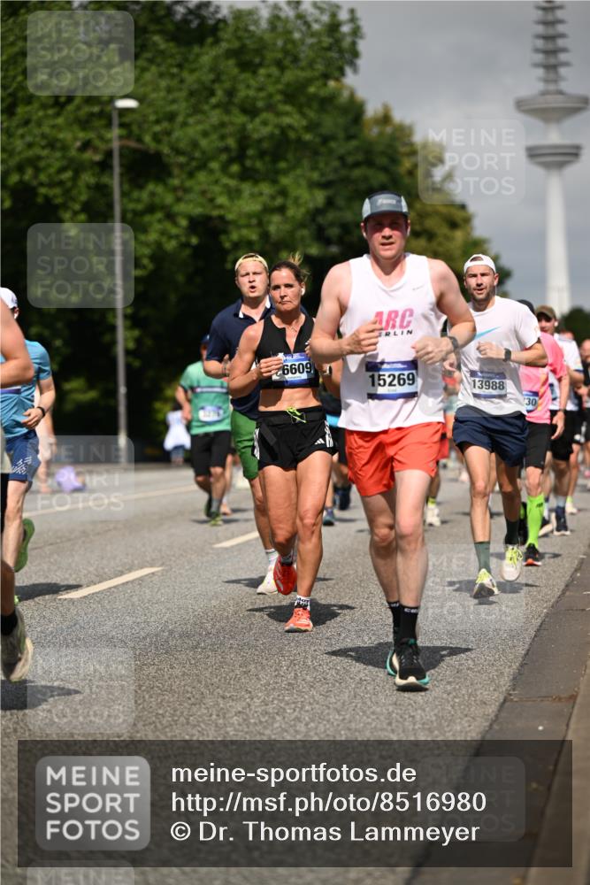 29.06.2025 - hella hamburg halbmarathon Dr. Thomas Lammeyer http://msf.ph/oto/8516980 29.06.2025 10:03:39 Kennedybrücke 1125, 1319, 1595, 1642, 1834, 1914, 1955, 2282, 2364, 2391, 2432, 2676, 2910, 3279, 3668, 3836, 4120, 4231, 4426, 4837, 5015, 5134, 5277, 5299, 5420, 6414, 6415, 6587, 7033, 7037, 7547, 8223, 8285, 8330, 8542, 8652, 8929, 9488, 9903, 9907, 9984, 10020, 10093, 10518, 10519, 11039 meine-sportfotos.de