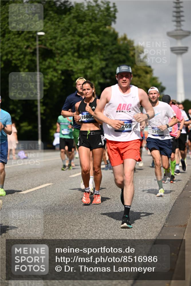 29.06.2025 - hella hamburg halbmarathon Dr. Thomas Lammeyer http://msf.ph/oto/8516986 29.06.2025 10:03:39 Kennedybrücke 1125, 1319, 1595, 1642, 1834, 1914, 1955, 2282, 2364, 2391, 2432, 2676, 2910, 3279, 3668, 3836, 4120, 4231, 4426, 4837, 5015, 5134, 5277, 5299, 5420, 6414, 6415, 6587, 7033, 7037, 7547, 8223, 8285, 8330, 8542, 8652, 8929, 9488, 9903, 9907, 9984, 10020, 10093, 10518, 10519, 11039 meine-sportfotos.de