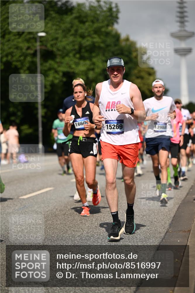 29.06.2025 - hella hamburg halbmarathon Dr. Thomas Lammeyer http://msf.ph/oto/8516997 29.06.2025 10:03:40 Kennedybrücke 1125, 1319, 1595, 1642, 1834, 1914, 1955, 2282, 2364, 2391, 2432, 2676, 2910, 3279, 3668, 3836, 4120, 4231, 4426, 4837, 5015, 5134, 5277, 5299, 5420, 6414, 6415, 6581, 6587, 7033, 7037, 7547, 7786, 8223, 8285, 8330, 8542, 8573, 8652, 8929, 9488, 9903, 9907, 9984, 10020, 10093, 10518, 10519, 11039 meine-sportfotos.de