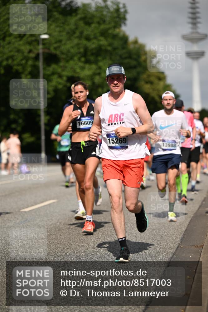 29.06.2025 - hella hamburg halbmarathon Dr. Thomas Lammeyer http://msf.ph/oto/8517003 29.06.2025 10:03:40 Kennedybrücke 1125, 1319, 1595, 1642, 1834, 1914, 1955, 2282, 2364, 2391, 2432, 2676, 2910, 3279, 3668, 3836, 4120, 4231, 4426, 4837, 5015, 5134, 5277, 5299, 5420, 6414, 6415, 6581, 6587, 7033, 7037, 7547, 7786, 8223, 8285, 8330, 8542, 8573, 8652, 8929, 9488, 9903, 9907, 9984, 10020, 10093, 10518, 10519, 11039 meine-sportfotos.de