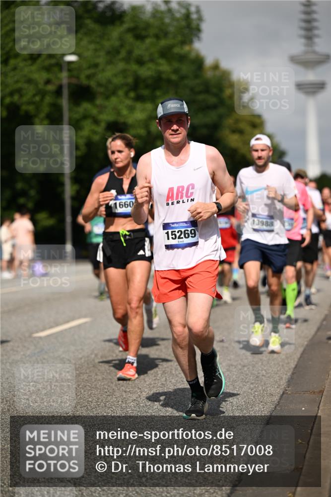 29.06.2025 - hella hamburg halbmarathon Dr. Thomas Lammeyer http://msf.ph/oto/8517008 29.06.2025 10:03:40 Kennedybrücke 1125, 1319, 1595, 1642, 1834, 1914, 1955, 2282, 2364, 2391, 2432, 2676, 2910, 3279, 3668, 3836, 4120, 4231, 4426, 4837, 5015, 5134, 5277, 5299, 5420, 6414, 6415, 6581, 6587, 7033, 7037, 7547, 7786, 8223, 8285, 8330, 8542, 8573, 8652, 8929, 9488, 9903, 9907, 9984, 10020, 10093, 10518, 10519, 11039 meine-sportfotos.de