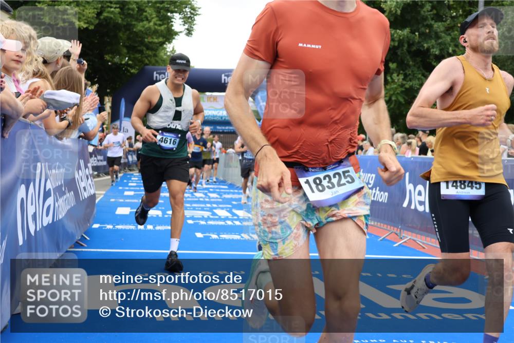 29.06.2025 - hella hamburg halbmarathon Strokosch-Dieckow http://msf.ph/oto/8517015 29.06.2025 10:54:59 Ziel 1327, 2884, 3652, 3791, 4249, 4616, 4938, 5020, 6433, 6994, 8514, 8691, 8698, 9060, 9380, 10266, 11333, 11976, 13297, 13988, 14638, 14750, 14845, 14948, 15126, 15156, 15879, 16047, 16623, 16630, 16868, 17803, 17842, 18181, 18325 meine-sportfotos.de