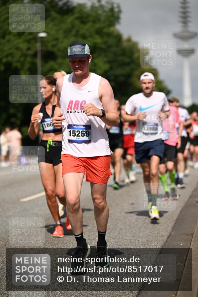 29.06.2025 - hella hamburg halbmarathon Dr. Thomas Lammeyer http://msf.ph/oto/8517017 29.06.2025 10:03:40 Kennedybrücke 1125, 1319, 1595, 1642, 1834, 1914, 1955, 2282, 2364, 2391, 2432, 2676, 2910, 3279, 3668, 3836, 4120, 4231, 4426, 4837, 5015, 5134, 5277, 5299, 5420, 6414, 6415, 6581, 6587, 7033, 7037, 7547, 7786, 8223, 8285, 8330, 8542, 8573, 8652, 8929, 9488, 9903, 9907, 9984, 10020, 10093, 10518, 10519, 11039 meine-sportfotos.de