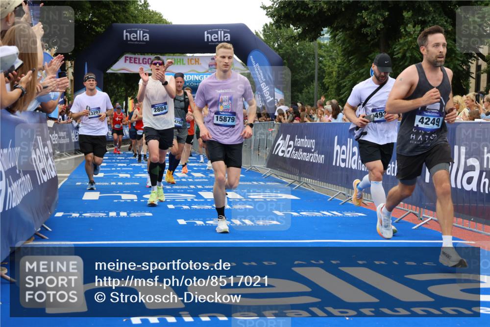 29.06.2025 - hella hamburg halbmarathon Strokosch-Dieckow http://msf.ph/oto/8517021 29.06.2025 10:55:01 Ziel 1327, 2448, 2884, 3041, 3652, 3791, 3945, 4249, 4616, 4938, 5020, 6355, 6433, 6994, 8514, 8691, 8698, 9060, 9380, 10191, 10192, 10266, 11333, 11976, 12961, 13297, 13988, 14638, 14750, 14845, 14948, 15126, 15156, 15879, 16047, 16630, 17803, 17842, 18181, 18325 meine-sportfotos.de