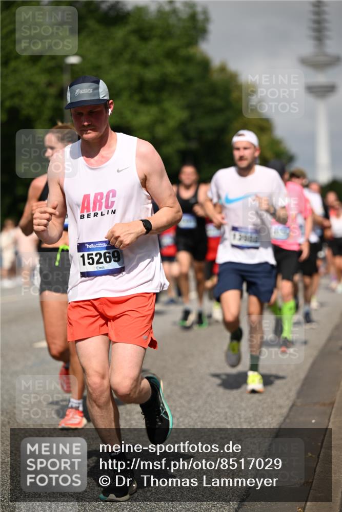 29.06.2025 - hella hamburg halbmarathon Dr. Thomas Lammeyer http://msf.ph/oto/8517029 29.06.2025 10:03:41 Kennedybrücke 1125, 1319, 1595, 1642, 1834, 1914, 1955, 2282, 2364, 2391, 2432, 2676, 2910, 3279, 3668, 3836, 4231, 4426, 4837, 5015, 5134, 5277, 5299, 5420, 6414, 6415, 6581, 6587, 7033, 7037, 7547, 7786, 8223, 8285, 8330, 8394, 8542, 8573, 8929, 9488, 9903, 9907, 9984, 10020, 10031, 10093, 10518, 10519, 11039 meine-sportfotos.de