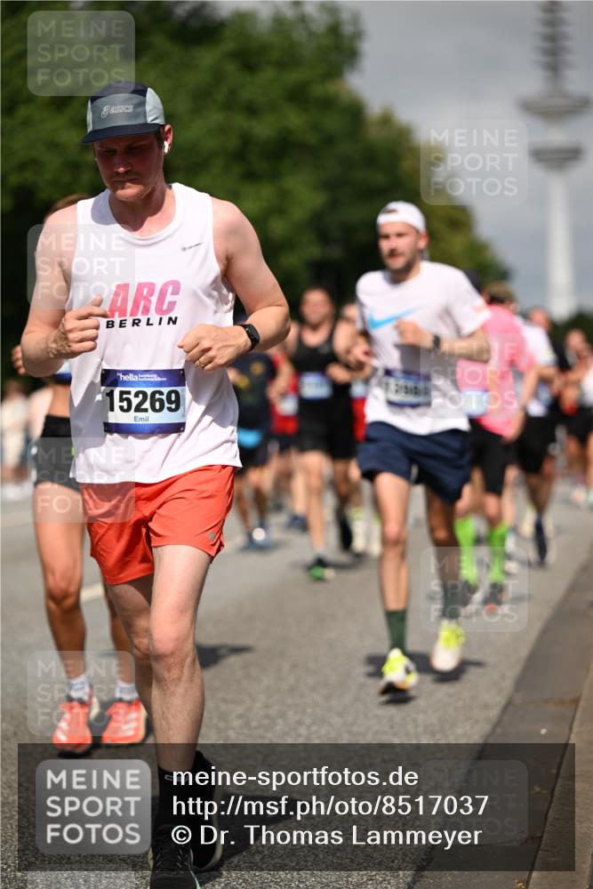 29.06.2025 - hella hamburg halbmarathon Dr. Thomas Lammeyer http://msf.ph/oto/8517037 29.06.2025 10:03:41 Kennedybrücke 1125, 1319, 1595, 1642, 1834, 1914, 1955, 2282, 2364, 2391, 2432, 2676, 2910, 3279, 3668, 3836, 4231, 4426, 4837, 5015, 5134, 5277, 5299, 5420, 6414, 6415, 6581, 6587, 7033, 7037, 7547, 7786, 8223, 8285, 8330, 8394, 8542, 8573, 8929, 9488, 9903, 9907, 9984, 10020, 10031, 10093, 10518, 10519, 11039 meine-sportfotos.de