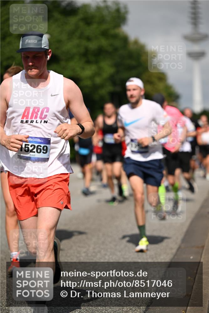 29.06.2025 - hella hamburg halbmarathon Dr. Thomas Lammeyer http://msf.ph/oto/8517046 29.06.2025 10:03:41 Kennedybrücke 1125, 1319, 1595, 1642, 1834, 1914, 1955, 2282, 2364, 2391, 2432, 2676, 2910, 3279, 3668, 3836, 4231, 4426, 4837, 5015, 5134, 5277, 5299, 5420, 6414, 6415, 6581, 6587, 7033, 7037, 7547, 7786, 8223, 8285, 8330, 8394, 8542, 8573, 8929, 9488, 9903, 9907, 9984, 10020, 10031, 10093, 10518, 10519, 11039 meine-sportfotos.de