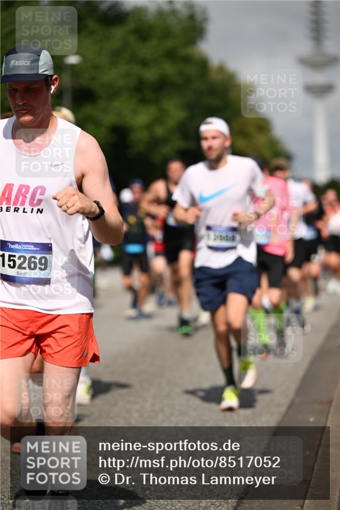 29.06.2025 - hella hamburg halbmarathon Dr. Thomas Lammeyer http://msf.ph/oto/8517052 29.06.2025 10:03:41 Kennedybrücke 1125, 1319, 1595, 1642, 1834, 1914, 1955, 2282, 2364, 2391, 2432, 2676, 2910, 3279, 3668, 3836, 4231, 4426, 4837, 5015, 5134, 5277, 5299, 5420, 6414, 6415, 6581, 6587, 7033, 7037, 7547, 7786, 8223, 8285, 8330, 8394, 8542, 8573, 8929, 9488, 9903, 9907, 9984, 10020, 10031, 10093, 10518, 10519, 11039 meine-sportfotos.de