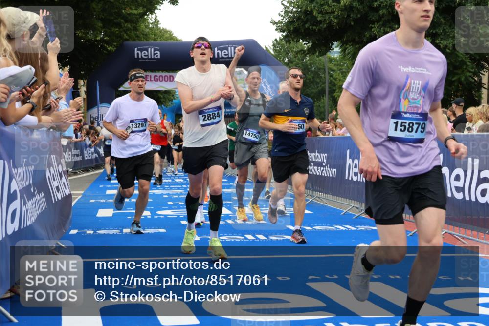29.06.2025 - hella hamburg halbmarathon Strokosch-Dieckow http://msf.ph/oto/8517061 29.06.2025 10:55:02 Ziel 2448, 2884, 3041, 3652, 3791, 3945, 4249, 4616, 4938, 5020, 6355, 6433, 8514, 8691, 8698, 9060, 9361, 9380, 10191, 10192, 10266, 11333, 11747, 11976, 12248, 12961, 13297, 13988, 14638, 14750, 14845, 14948, 15126, 15156, 15879, 16047, 16108, 16630, 17803, 17842, 18181, 18325 meine-sportfotos.de