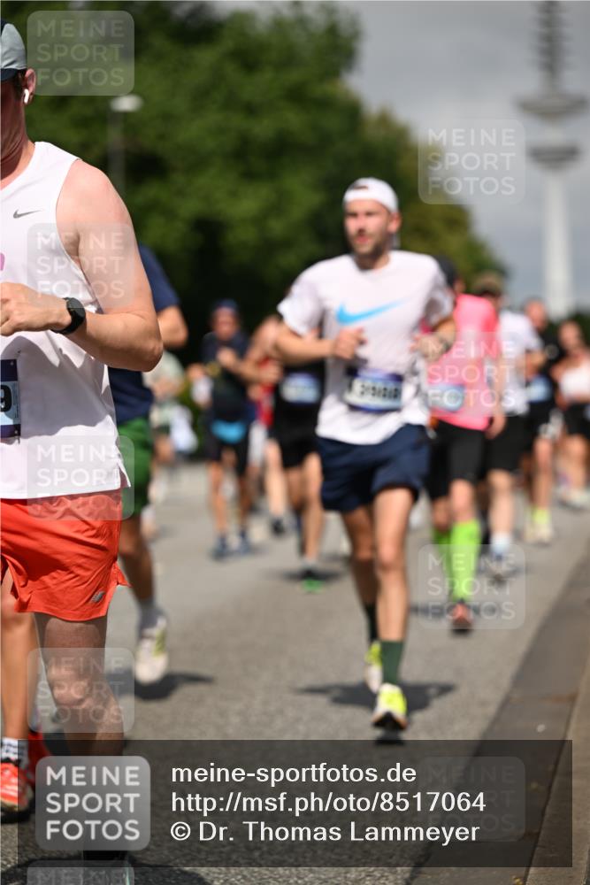 29.06.2025 - hella hamburg halbmarathon Dr. Thomas Lammeyer http://msf.ph/oto/8517064 29.06.2025 10:03:41 Kennedybrücke 1125, 1319, 1595, 1642, 1834, 1914, 1955, 2282, 2364, 2391, 2432, 2676, 2910, 3279, 3668, 3836, 4231, 4426, 4837, 5015, 5134, 5277, 5299, 5420, 6414, 6415, 6581, 6587, 7033, 7037, 7547, 7786, 8223, 8285, 8330, 8394, 8542, 8573, 8929, 9488, 9903, 9907, 9984, 10020, 10031, 10093, 10518, 10519, 11039 meine-sportfotos.de