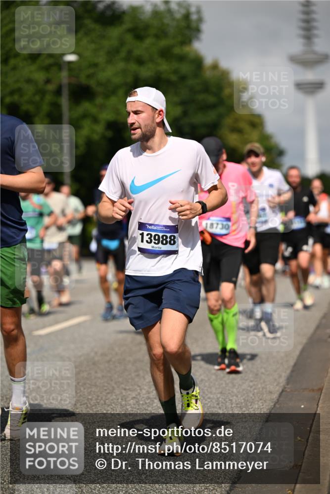 29.06.2025 - hella hamburg halbmarathon Dr. Thomas Lammeyer http://msf.ph/oto/8517074 29.06.2025 10:03:42 Kennedybrücke 1125, 1319, 1595, 1642, 1834, 1914, 1955, 2099, 2282, 2364, 2391, 2432, 2676, 2910, 3279, 3668, 3836, 4231, 4426, 4837, 5015, 5134, 5277, 5299, 5420, 6414, 6415, 6581, 6587, 7033, 7037, 7547, 7786, 8223, 8285, 8330, 8394, 8402, 8573, 8929, 9488, 9907, 9984, 10020, 10031, 10093, 10518, 11039 meine-sportfotos.de
