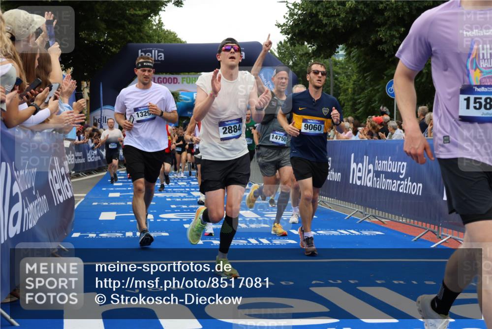 29.06.2025 - hella hamburg halbmarathon Strokosch-Dieckow http://msf.ph/oto/8517081 29.06.2025 10:55:03 Ziel 1549, 1628, 2119, 2448, 2884, 3041, 3652, 3791, 3945, 4249, 4616, 4938, 5020, 6355, 6433, 8514, 8691, 8698, 9060, 9361, 9380, 10191, 10192, 10266, 11333, 11747, 11976, 12248, 12961, 13297, 13988, 14750, 14834, 14845, 14948, 15126, 15879, 16047, 16108, 16630, 17803, 17842, 18181, 18325 meine-sportfotos.de