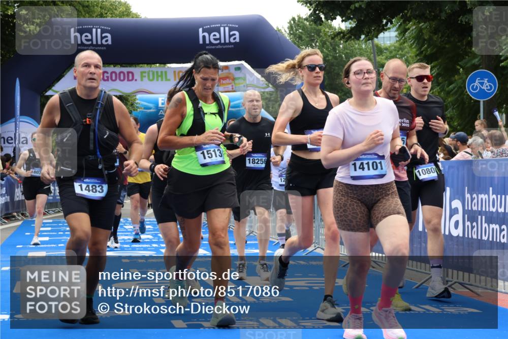 29.06.2025 - hella hamburg halbmarathon Strokosch-Dieckow http://msf.ph/oto/8517086 29.06.2025 11:22:07 Ziel 1480, 1483, 1513, 2635, 3179, 4710, 4718, 5373, 5641, 8095, 9369, 10174, 10350, 10622, 10808, 11270, 12859, 13573, 14452, 15423, 15436, 16190, 18245, 18256 meine-sportfotos.de