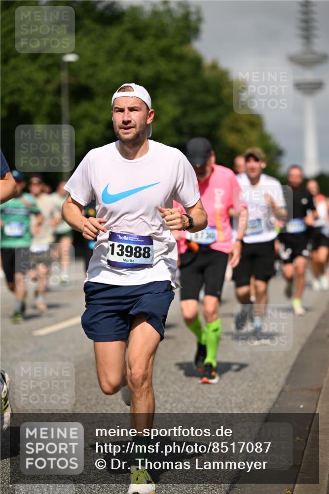 29.06.2025 - hella hamburg halbmarathon Dr. Thomas Lammeyer http://msf.ph/oto/8517087 29.06.2025 10:03:42 Kennedybrücke 1125, 1319, 1595, 1642, 1834, 1914, 1955, 2099, 2282, 2364, 2391, 2432, 2676, 2910, 3279, 3668, 3836, 4231, 4426, 4837, 5015, 5134, 5277, 5299, 5420, 6414, 6415, 6581, 6587, 7033, 7037, 7547, 7786, 8223, 8285, 8330, 8394, 8402, 8573, 8929, 9488, 9907, 9984, 10020, 10031, 10093, 10518, 11039 meine-sportfotos.de