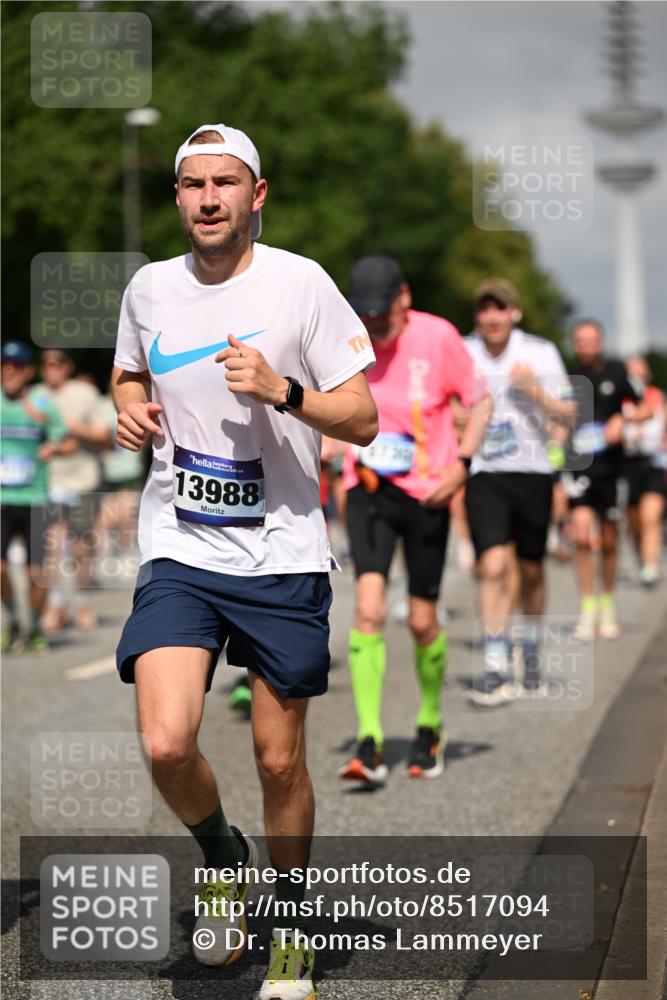 29.06.2025 - hella hamburg halbmarathon Dr. Thomas Lammeyer http://msf.ph/oto/8517094 29.06.2025 10:03:42 Kennedybrücke 1125, 1319, 1595, 1642, 1834, 1914, 1955, 2099, 2282, 2364, 2391, 2432, 2676, 2910, 3279, 3668, 3836, 4231, 4426, 4837, 5015, 5134, 5277, 5299, 5420, 6414, 6415, 6581, 6587, 7033, 7037, 7547, 7786, 8223, 8285, 8330, 8394, 8402, 8573, 8929, 9488, 9907, 9984, 10020, 10031, 10093, 10518, 11039 meine-sportfotos.de
