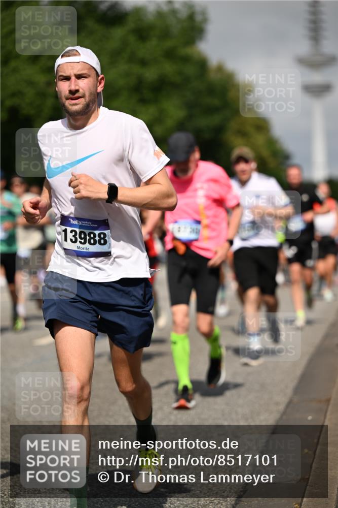 29.06.2025 - hella hamburg halbmarathon Dr. Thomas Lammeyer http://msf.ph/oto/8517101 29.06.2025 10:03:42 Kennedybrücke 1125, 1319, 1595, 1642, 1834, 1914, 1955, 2099, 2282, 2364, 2391, 2432, 2676, 2910, 3279, 3668, 3836, 4231, 4426, 4837, 5015, 5134, 5277, 5299, 5420, 6414, 6415, 6581, 6587, 7033, 7037, 7547, 7786, 8223, 8285, 8330, 8394, 8402, 8573, 8929, 9488, 9907, 9984, 10020, 10031, 10093, 10518, 11039 meine-sportfotos.de