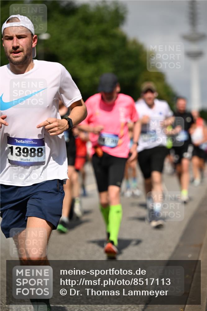 29.06.2025 - hella hamburg halbmarathon Dr. Thomas Lammeyer http://msf.ph/oto/8517113 29.06.2025 10:03:43 Kennedybrücke 1125, 1319, 1595, 1642, 1834, 1914, 1955, 2099, 2282, 2364, 2391, 2432, 2676, 2910, 3279, 3668, 3836, 4231, 4426, 4837, 5015, 5134, 5277, 5299, 5420, 6414, 6415, 6581, 6587, 7033, 7037, 7547, 7786, 8223, 8285, 8330, 8394, 8402, 8573, 8929, 9488, 9907, 9984, 10020, 10031, 10093, 10518, 11039 meine-sportfotos.de
