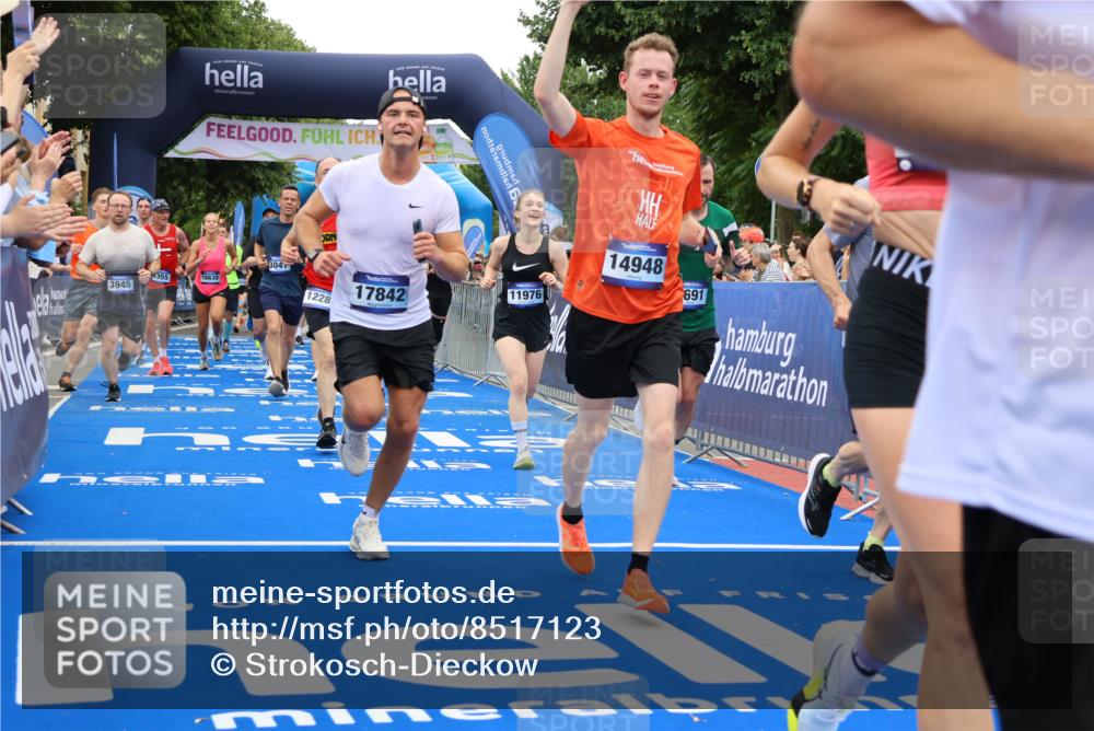 29.06.2025 - hella hamburg halbmarathon Strokosch-Dieckow http://msf.ph/oto/8517123 29.06.2025 10:55:05 Ziel 1549, 1628, 2119, 2448, 2884, 3041, 3652, 3791, 3945, 4249, 4616, 4903, 4938, 5020, 6355, 6433, 8691, 8698, 9060, 9361, 9380, 10191, 10192, 10582, 11333, 11747, 11976, 12248, 12961, 13297, 14750, 14834, 14948, 15126, 15854, 15879, 16108, 16630, 17803, 17842, 18031, 18181, 18966 meine-sportfotos.de