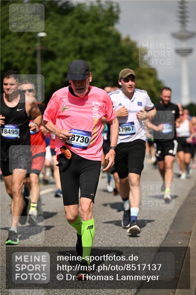 29.06.2025 - hella hamburg halbmarathon Dr. Thomas Lammeyer http://msf.ph/oto/8517137 29.06.2025 10:03:43 Kennedybrücke 1125, 1319, 1595, 1642, 1834, 1914, 1955, 2099, 2282, 2364, 2391, 2432, 2676, 2910, 3279, 3668, 3836, 4231, 4426, 4837, 5015, 5134, 5277, 5299, 5420, 6414, 6415, 6581, 6587, 7033, 7037, 7547, 7786, 8223, 8285, 8330, 8394, 8402, 8573, 8929, 9488, 9907, 9984, 10020, 10031, 10093, 10518, 11039 meine-sportfotos.de
