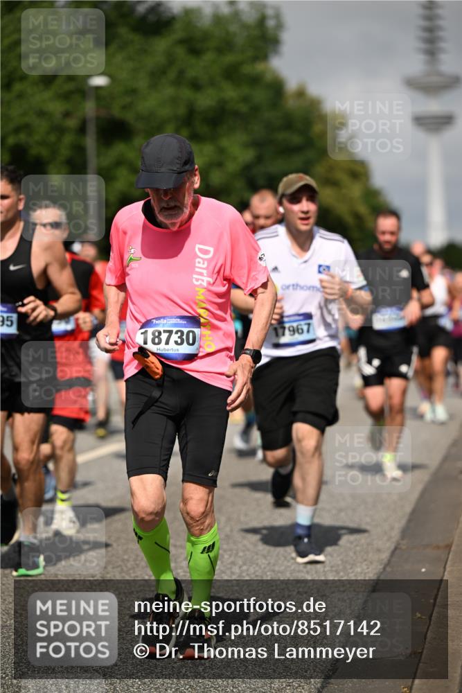 29.06.2025 - hella hamburg halbmarathon Dr. Thomas Lammeyer http://msf.ph/oto/8517142 29.06.2025 10:03:44 Kennedybrücke 1006, 1125, 1319, 1595, 1642, 1834, 1955, 2099, 2282, 2364, 2391, 2432, 2676, 2910, 3279, 3668, 3836, 4231, 4837, 5015, 5134, 5277, 5299, 5420, 6414, 6415, 6581, 6587, 7033, 7037, 7547, 7786, 8223, 8285, 8330, 8394, 8402, 8573, 8929, 9488, 9907, 9984, 10020, 10031, 10093, 10518, 11039 meine-sportfotos.de