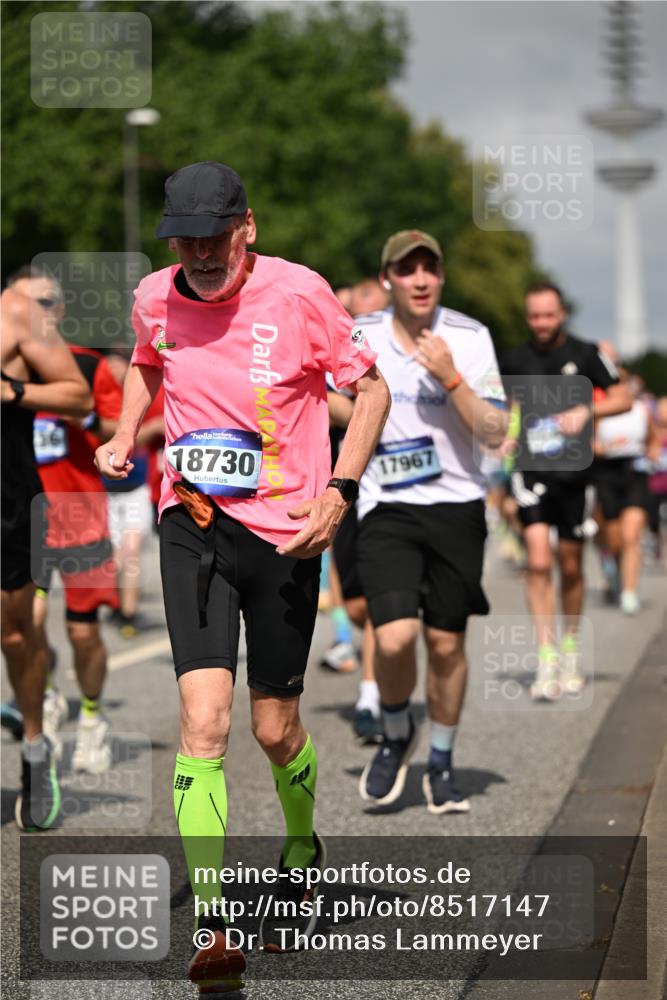 29.06.2025 - hella hamburg halbmarathon Dr. Thomas Lammeyer http://msf.ph/oto/8517147 29.06.2025 10:03:44 Kennedybrücke 1006, 1125, 1319, 1595, 1642, 1834, 1955, 2099, 2282, 2364, 2391, 2432, 2676, 2910, 3279, 3668, 3836, 4231, 4837, 5015, 5134, 5277, 5299, 5420, 6414, 6415, 6581, 6587, 7033, 7037, 7547, 7786, 8223, 8285, 8330, 8394, 8402, 8573, 8929, 9488, 9907, 9984, 10020, 10031, 10093, 10518, 11039 meine-sportfotos.de