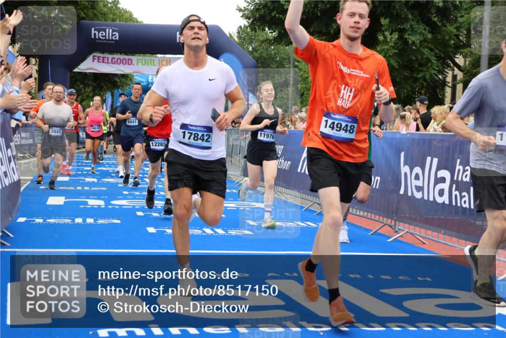 29.06.2025 - hella hamburg halbmarathon Strokosch-Dieckow http://msf.ph/oto/8517150 29.06.2025 10:55:05 Ziel 1549, 1628, 2119, 2448, 2884, 3041, 3652, 3791, 3945, 4249, 4616, 4903, 4938, 5020, 6355, 6433, 8691, 8698, 9060, 9361, 9380, 10191, 10192, 10582, 11333, 11747, 11976, 12248, 12961, 13297, 14750, 14834, 14948, 15126, 15854, 15879, 16108, 16630, 17803, 17842, 18031, 18181, 18966 meine-sportfotos.de