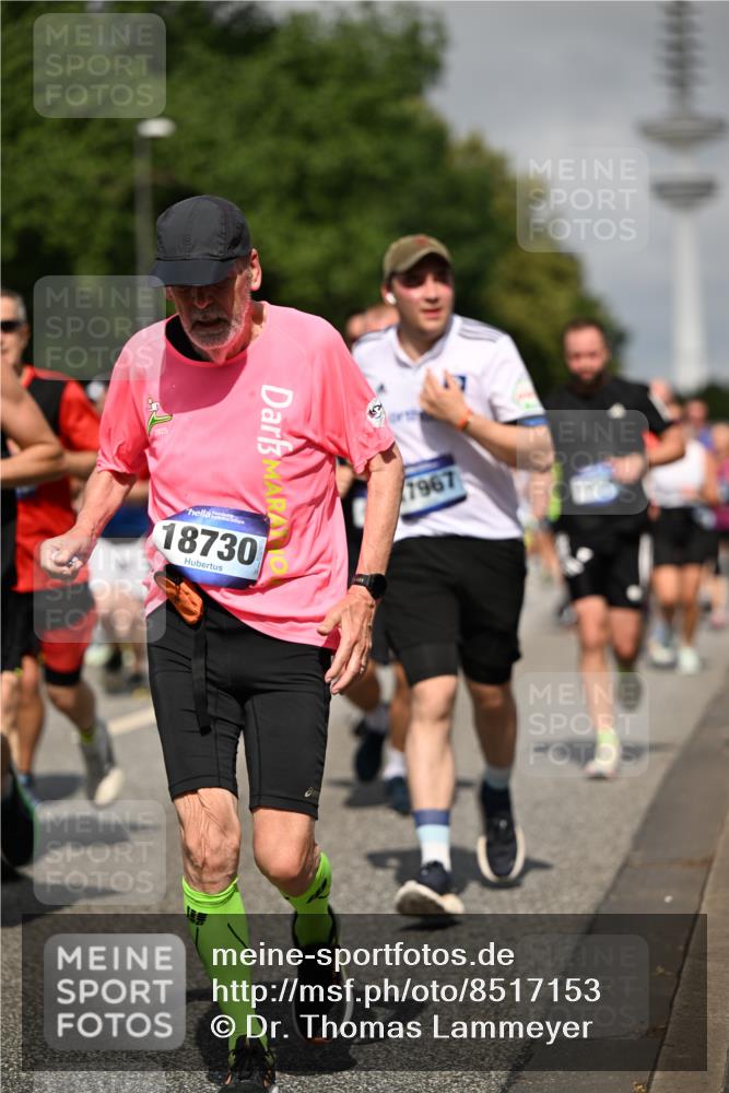 29.06.2025 - hella hamburg halbmarathon Dr. Thomas Lammeyer http://msf.ph/oto/8517153 29.06.2025 10:03:44 Kennedybrücke 1006, 1125, 1319, 1595, 1642, 1834, 1955, 2099, 2282, 2364, 2391, 2432, 2676, 2910, 3279, 3668, 3836, 4231, 4837, 5015, 5134, 5277, 5299, 5420, 6414, 6415, 6581, 6587, 7033, 7037, 7547, 7786, 8223, 8285, 8330, 8394, 8402, 8573, 8929, 9488, 9907, 9984, 10020, 10031, 10093, 10518, 11039 meine-sportfotos.de