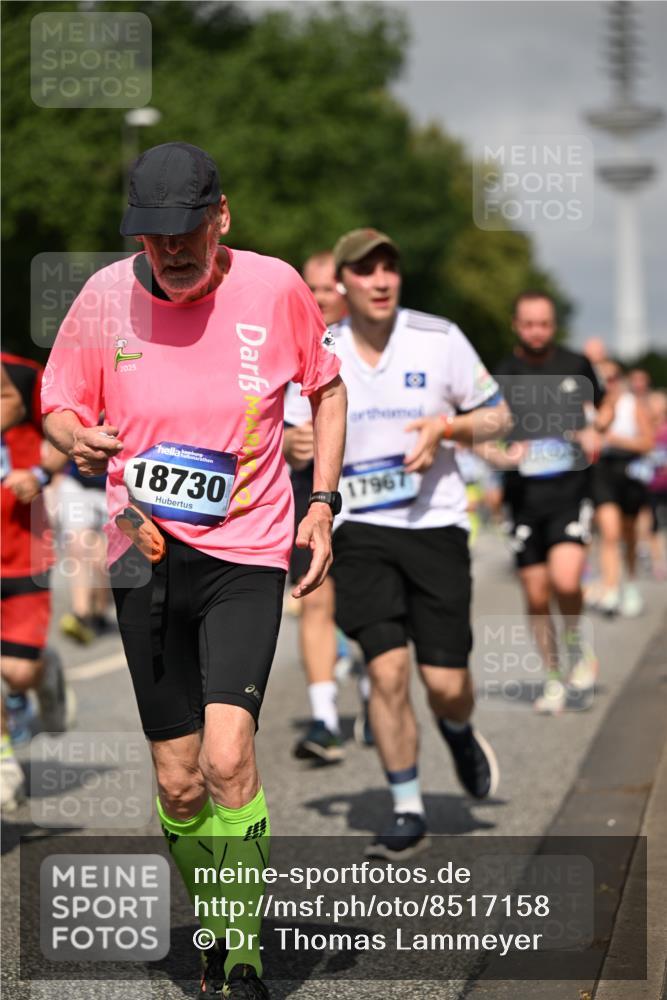 29.06.2025 - hella hamburg halbmarathon Dr. Thomas Lammeyer http://msf.ph/oto/8517158 29.06.2025 10:03:44 Kennedybrücke 1006, 1125, 1319, 1595, 1642, 1834, 1955, 2099, 2282, 2364, 2391, 2432, 2676, 2910, 3279, 3668, 3836, 4231, 4837, 5015, 5134, 5277, 5299, 5420, 6414, 6415, 6581, 6587, 7033, 7037, 7547, 7786, 8223, 8285, 8330, 8394, 8402, 8573, 8929, 9488, 9907, 9984, 10020, 10031, 10093, 10518, 11039 meine-sportfotos.de