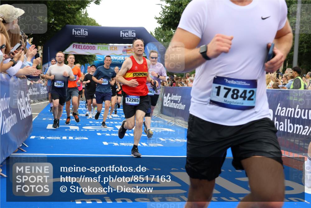 29.06.2025 - hella hamburg halbmarathon Strokosch-Dieckow http://msf.ph/oto/8517163 29.06.2025 10:55:06 Ziel 1549, 1628, 2119, 2448, 2884, 3041, 3791, 3945, 4249, 4616, 4903, 4938, 6355, 8691, 8973, 9060, 9361, 9380, 10188, 10191, 10192, 10582, 11333, 11747, 11976, 12248, 12961, 13297, 14750, 14834, 14948, 15126, 15854, 15879, 16108, 16630, 17803, 17842, 18031, 18966 meine-sportfotos.de