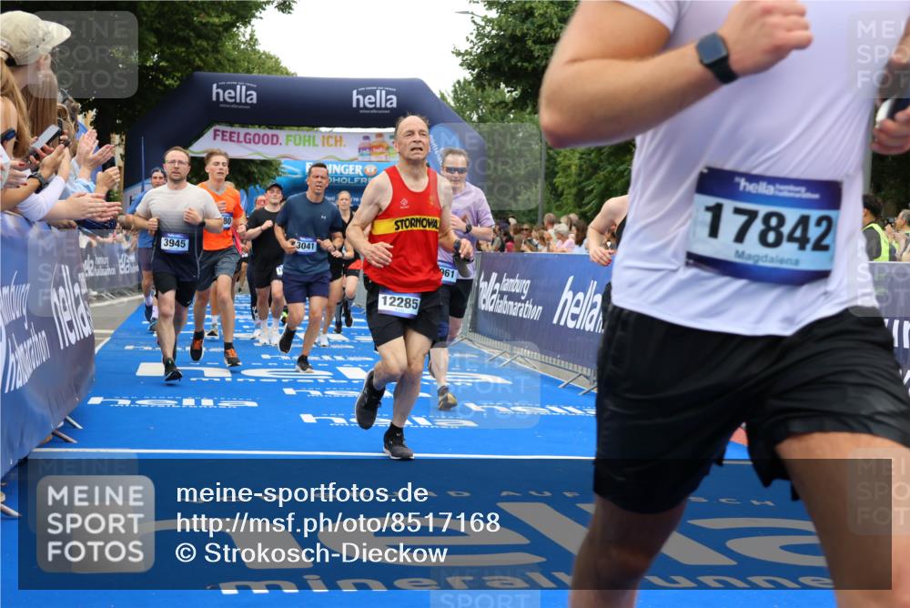29.06.2025 - hella hamburg halbmarathon Strokosch-Dieckow http://msf.ph/oto/8517168 29.06.2025 10:55:06 Ziel 1549, 1628, 2119, 2448, 2884, 3041, 3791, 3945, 4249, 4616, 4903, 4938, 6355, 8691, 8973, 9060, 9361, 9380, 10188, 10191, 10192, 10582, 11333, 11747, 11976, 12248, 12961, 13297, 14750, 14834, 14948, 15126, 15854, 15879, 16108, 16630, 17803, 17842, 18031, 18966 meine-sportfotos.de