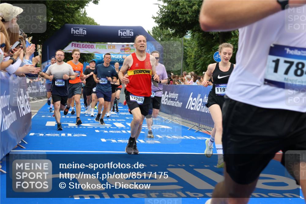 29.06.2025 - hella hamburg halbmarathon Strokosch-Dieckow http://msf.ph/oto/8517175 29.06.2025 10:55:06 Ziel 1549, 1628, 2119, 2448, 2884, 3041, 3791, 3945, 4249, 4616, 4903, 4938, 6355, 8691, 8973, 9060, 9361, 9380, 10188, 10191, 10192, 10582, 11333, 11747, 11976, 12248, 12961, 13297, 14750, 14834, 14948, 15126, 15854, 15879, 16108, 16630, 17803, 17842, 18031, 18966 meine-sportfotos.de