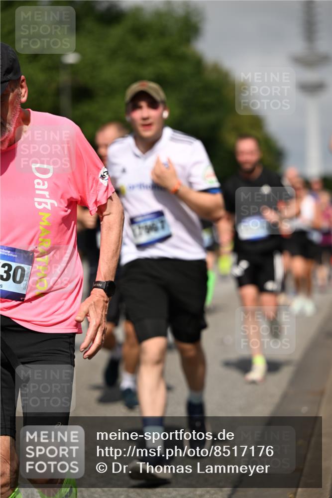 29.06.2025 - hella hamburg halbmarathon Dr. Thomas Lammeyer http://msf.ph/oto/8517176 29.06.2025 10:03:45 Kennedybrücke 1006, 1125, 1595, 1642, 1834, 1955, 2099, 2282, 2364, 2391, 2432, 2676, 2910, 3279, 3668, 3836, 4231, 5015, 5134, 5277, 5299, 5420, 6202, 6414, 6415, 6581, 6587, 7033, 7037, 7547, 7786, 8223, 8285, 8330, 8394, 8402, 8573, 8929, 9488, 9907, 9984, 10020, 10031, 10093, 10518 meine-sportfotos.de