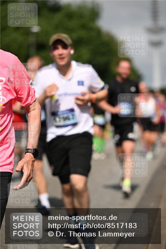29.06.2025 - hella hamburg halbmarathon Dr. Thomas Lammeyer http://msf.ph/oto/8517183 29.06.2025 10:03:45 Kennedybrücke 1006, 1125, 1595, 1642, 1834, 1955, 2099, 2282, 2364, 2391, 2432, 2676, 2910, 3279, 3668, 3836, 4231, 5015, 5134, 5277, 5299, 5420, 6202, 6414, 6415, 6581, 6587, 7033, 7037, 7547, 7786, 8223, 8285, 8330, 8394, 8402, 8573, 8929, 9488, 9907, 9984, 10020, 10031, 10093, 10518 meine-sportfotos.de