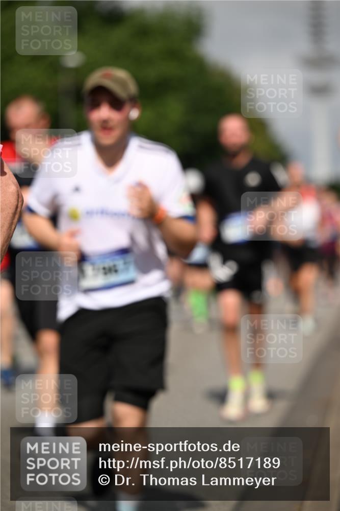 29.06.2025 - hella hamburg halbmarathon Dr. Thomas Lammeyer http://msf.ph/oto/8517189 29.06.2025 10:03:45 Kennedybrücke 1006, 1125, 1595, 1642, 1834, 1955, 2099, 2282, 2364, 2391, 2432, 2676, 2910, 3279, 3668, 3836, 4231, 5015, 5134, 5277, 5299, 5420, 6202, 6414, 6415, 6581, 6587, 7033, 7037, 7547, 7786, 8223, 8285, 8330, 8394, 8402, 8573, 8929, 9488, 9907, 9984, 10020, 10031, 10093, 10518 meine-sportfotos.de