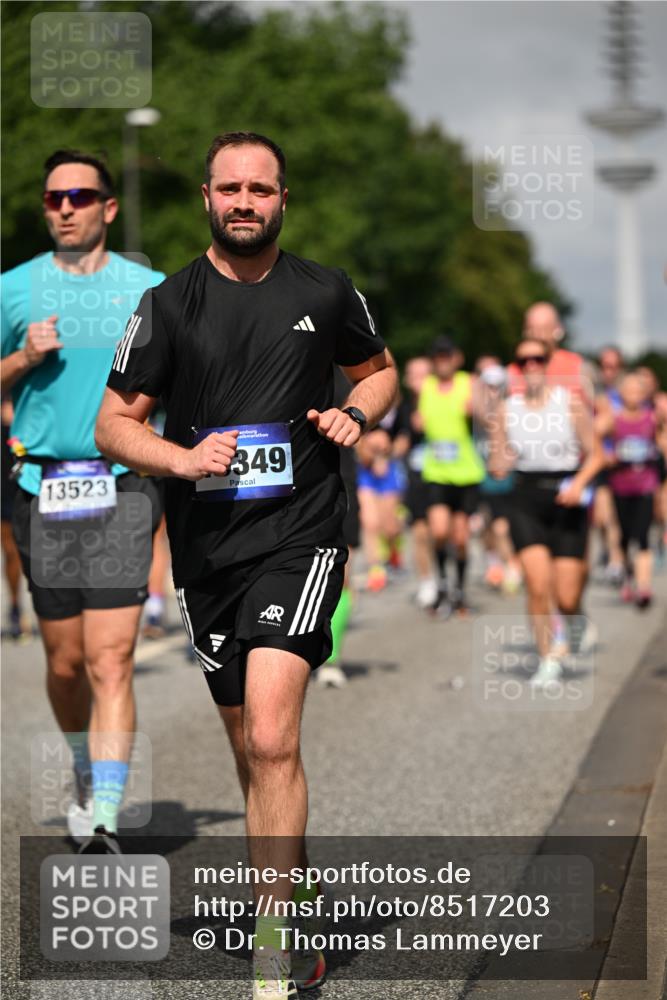 29.06.2025 - hella hamburg halbmarathon Dr. Thomas Lammeyer http://msf.ph/oto/8517203 29.06.2025 10:03:46 Kennedybrücke 1006, 1125, 1595, 1642, 1834, 1955, 2099, 2282, 2364, 2391, 2432, 2676, 2910, 3279, 3668, 3836, 4231, 5015, 5134, 5277, 5299, 5420, 6202, 6414, 6415, 6581, 6587, 7037, 7547, 7786, 8223, 8285, 8330, 8394, 8402, 8520, 8573, 8929, 9488, 9907, 9984, 10020, 10031, 10093, 10518 meine-sportfotos.de