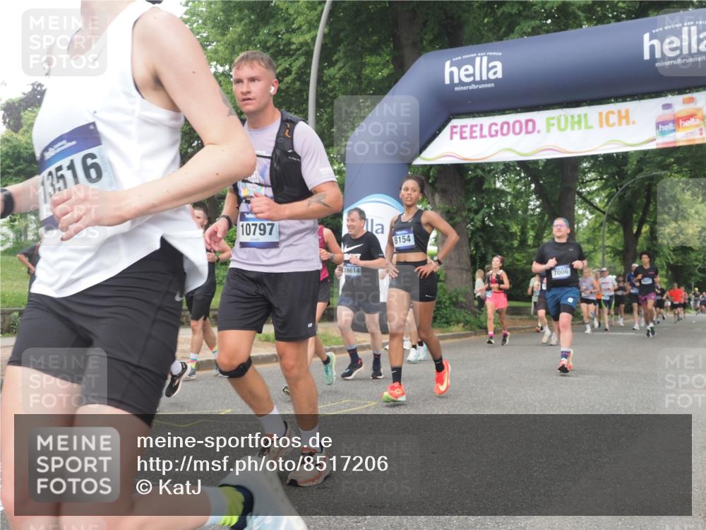29.06.2025 - hella hamburg halbmarathon KatJ http://msf.ph/oto/8517206 29.06.2025 10:47:54 Zwischen KM18-KM19 3740, 5602, 5603, 5708, 6580, 7006, 7757, 8154, 8421, 8422 meine-sportfotos.de