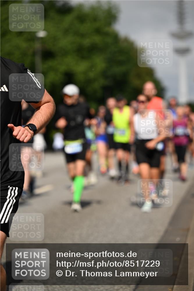 29.06.2025 - hella hamburg halbmarathon Dr. Thomas Lammeyer http://msf.ph/oto/8517229 29.06.2025 10:03:47 Kennedybrücke 1006, 1125, 1595, 1642, 1834, 1955, 2099, 2364, 2391, 2432, 2676, 2910, 3279, 3668, 3836, 4231, 5015, 5134, 5277, 5420, 6202, 6414, 6415, 6581, 6587, 7547, 7786, 8223, 8285, 8330, 8394, 8402, 8520, 8573, 8929, 9488, 9907, 9984, 10031, 10093, 11158 meine-sportfotos.de