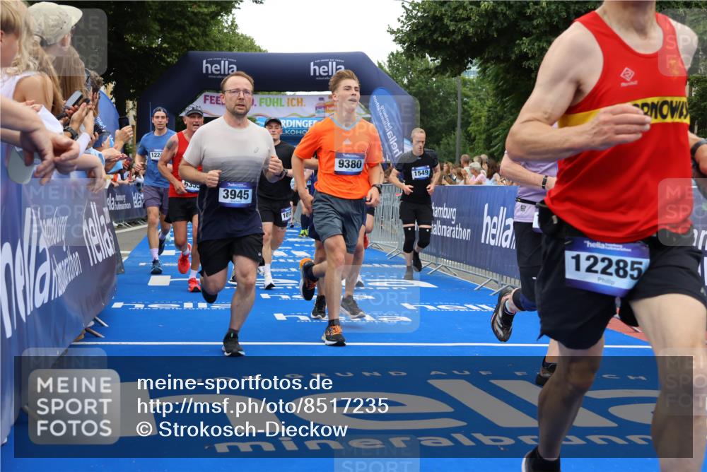 29.06.2025 - hella hamburg halbmarathon Strokosch-Dieckow http://msf.ph/oto/8517235 29.06.2025 10:55:07 Ziel 1549, 1628, 2119, 2448, 2884, 3041, 3791, 3945, 4249, 4903, 4938, 6355, 6891, 8691, 8973, 9060, 9361, 9380, 10188, 10191, 10192, 10582, 11333, 11747, 11976, 12248, 12961, 13297, 14750, 14834, 14948, 15126, 15854, 15879, 16108, 16521, 16630, 17803, 17842, 18031, 18966 meine-sportfotos.de