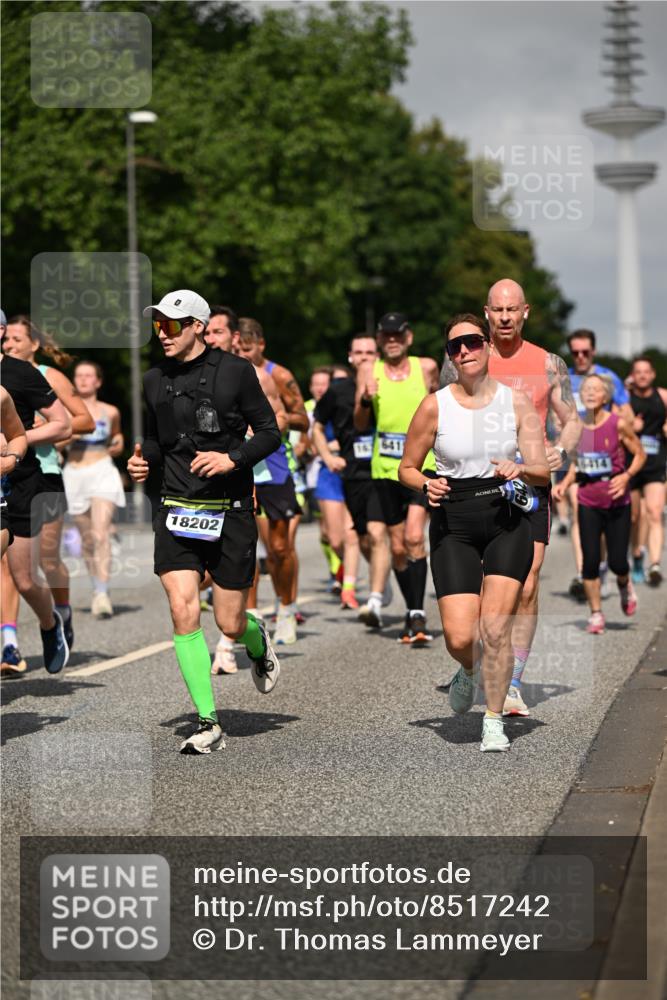 29.06.2025 - hella hamburg halbmarathon Dr. Thomas Lammeyer http://msf.ph/oto/8517242 29.06.2025 10:03:47 Kennedybrücke 1006, 1125, 1595, 1642, 1834, 1955, 2099, 2364, 2391, 2432, 2676, 2910, 3279, 3668, 3836, 4231, 5015, 5134, 5277, 5420, 6202, 6414, 6415, 6581, 6587, 7547, 7786, 8223, 8285, 8330, 8394, 8402, 8520, 8573, 8929, 9488, 9907, 9984, 10031, 10093, 11158 meine-sportfotos.de