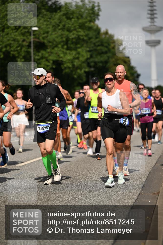 29.06.2025 - hella hamburg halbmarathon Dr. Thomas Lammeyer http://msf.ph/oto/8517245 29.06.2025 10:03:47 Kennedybrücke 1006, 1125, 1595, 1642, 1834, 1955, 2099, 2364, 2391, 2432, 2676, 2910, 3279, 3668, 3836, 4231, 5015, 5134, 5277, 5420, 6202, 6414, 6415, 6581, 6587, 7547, 7786, 8223, 8285, 8330, 8394, 8402, 8520, 8573, 8929, 9488, 9907, 9984, 10031, 10093, 11158 meine-sportfotos.de