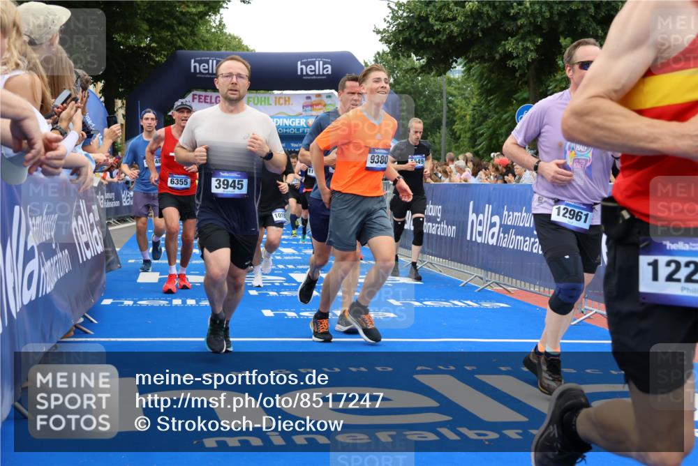 29.06.2025 - hella hamburg halbmarathon Strokosch-Dieckow http://msf.ph/oto/8517247 29.06.2025 10:55:07 Ziel 1549, 1628, 2119, 2448, 2884, 3041, 3791, 3945, 4249, 4903, 4938, 6355, 6891, 8691, 8973, 9060, 9361, 9380, 10188, 10191, 10192, 10582, 11333, 11747, 11976, 12248, 12961, 13297, 14750, 14834, 14948, 15126, 15854, 15879, 16108, 16521, 16630, 17803, 17842, 18031, 18966 meine-sportfotos.de