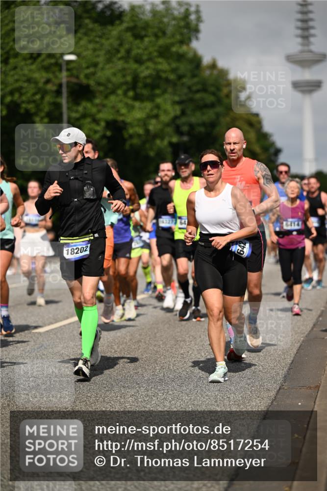 29.06.2025 - hella hamburg halbmarathon Dr. Thomas Lammeyer http://msf.ph/oto/8517254 29.06.2025 10:03:47 Kennedybrücke 1006, 1125, 1595, 1642, 1834, 1955, 2099, 2364, 2391, 2432, 2676, 2910, 3279, 3668, 3836, 4231, 5015, 5134, 5277, 5420, 6202, 6414, 6415, 6581, 6587, 7547, 7786, 8223, 8285, 8330, 8394, 8402, 8520, 8573, 8929, 9488, 9907, 9984, 10031, 10093, 11158 meine-sportfotos.de