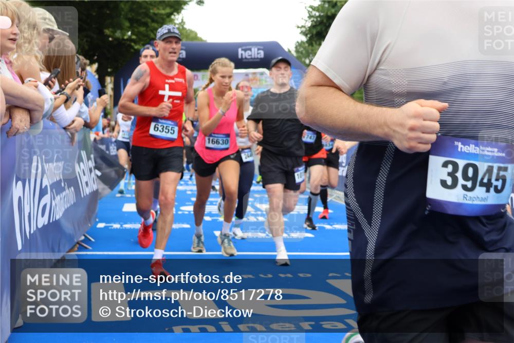 29.06.2025 - hella hamburg halbmarathon Strokosch-Dieckow http://msf.ph/oto/8517278 29.06.2025 10:55:08 Ziel 1549, 1628, 2119, 2448, 2884, 3041, 3791, 3945, 4903, 4938, 6355, 6891, 8691, 8973, 9060, 9361, 9380, 10188, 10191, 10192, 10582, 11333, 11747, 11976, 12248, 12961, 13297, 14750, 14834, 14948, 15126, 15854, 15879, 16108, 16521, 16630, 17803, 17842, 18031, 18966 meine-sportfotos.de