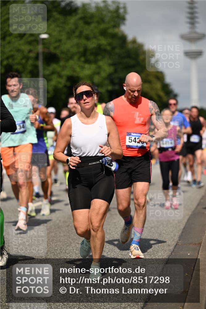 29.06.2025 - hella hamburg halbmarathon Dr. Thomas Lammeyer http://msf.ph/oto/8517298 29.06.2025 10:03:49 Kennedybrücke 1006, 1125, 1334, 1642, 1834, 1955, 2099, 2348, 2364, 2432, 2676, 2910, 3177, 3279, 3668, 3836, 4231, 5015, 5134, 5341, 5420, 6202, 6414, 6415, 6581, 6587, 7547, 7786, 8223, 8285, 8330, 8394, 8402, 8520, 8573, 9488, 9907, 9984, 10031, 10093, 10788, 11158 meine-sportfotos.de